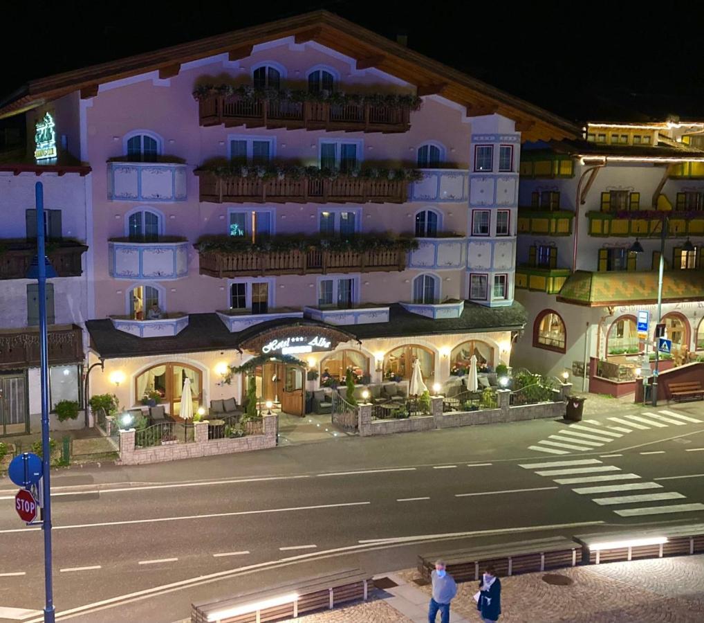 Hotel Alba Wellness & Spa Canazei Exteriör bild