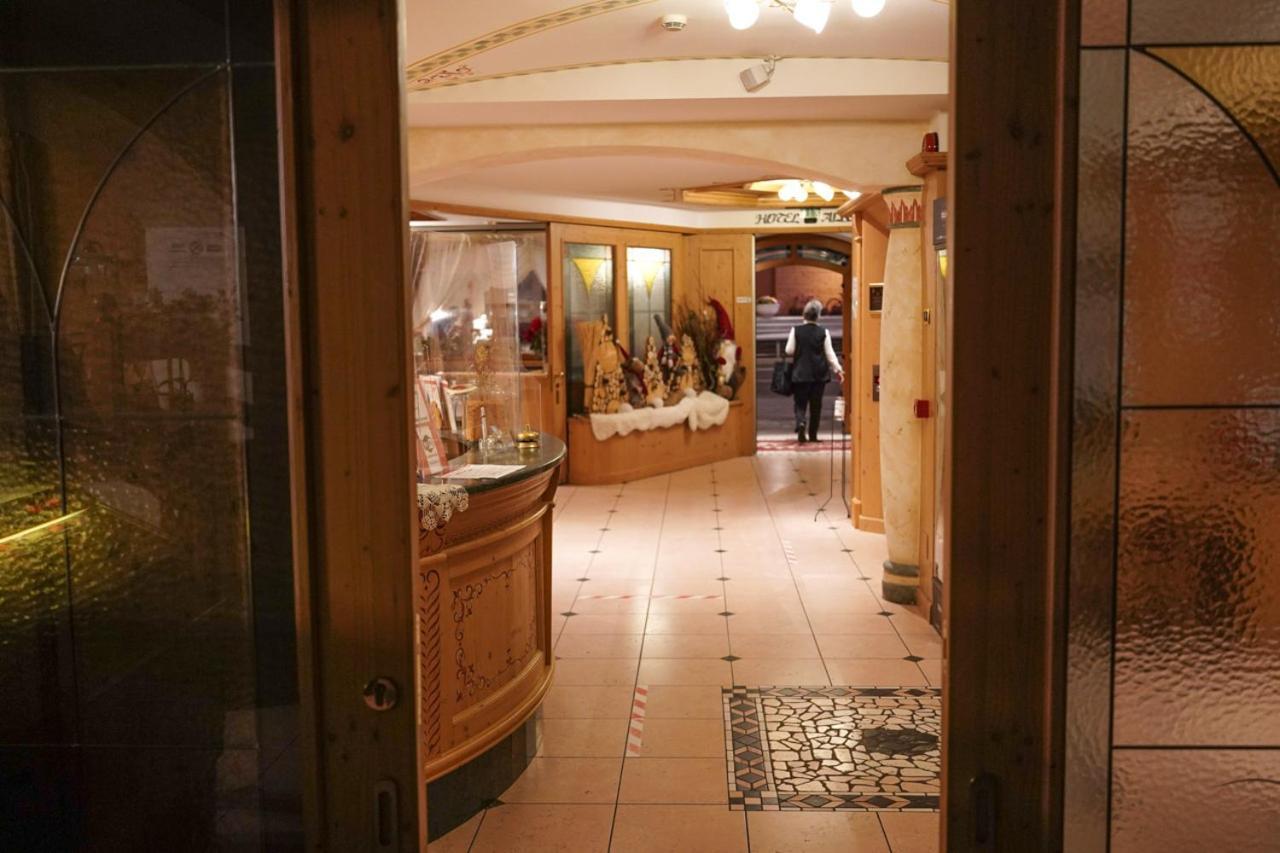 Hotel Alba Wellness & Spa Canazei Exteriör bild